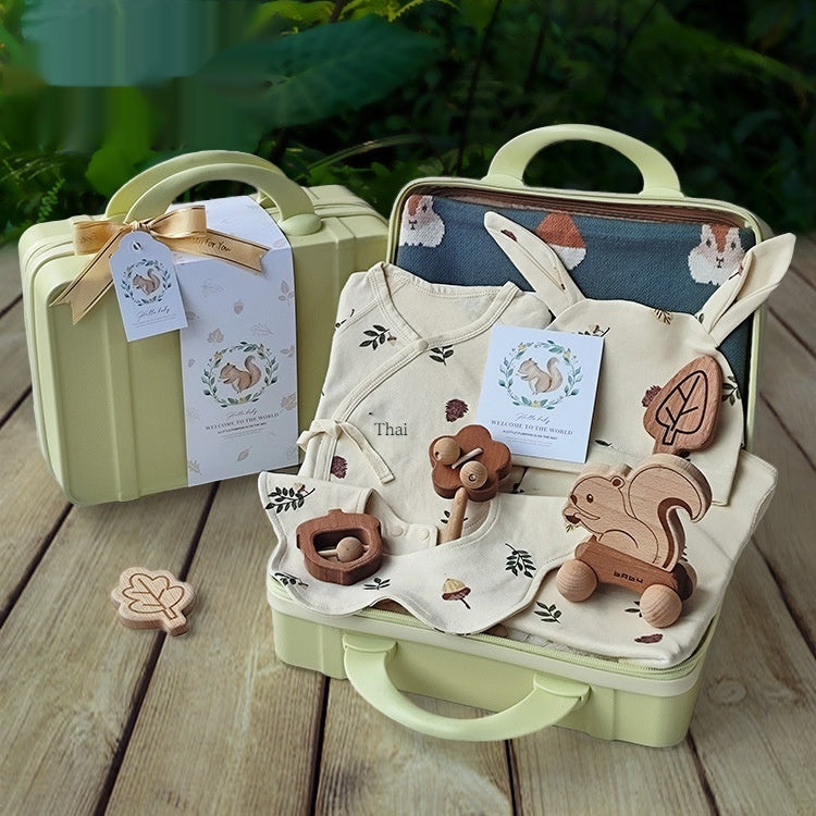 Little Squirrel Baby Gift Set – 12-Piece Cotton Clothing & Wooden Toy Box (0–6 Months)