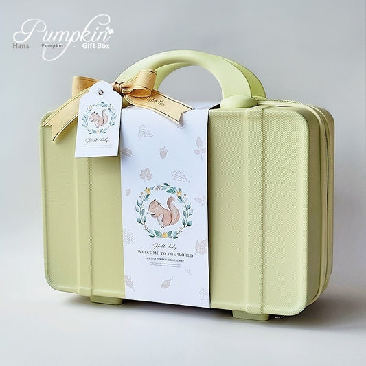 Little Squirrel Baby Gift Set – 12-Piece Cotton Clothing & Wooden Toy Box (0–6 Months)