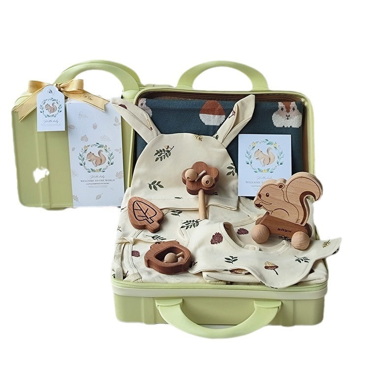 Little Squirrel Baby Gift Set – 12-Piece Cotton Clothing & Wooden Toy Box (0–6 Months)