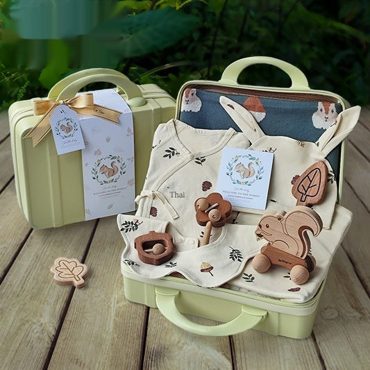Little Squirrel Baby Gift Set – 12-Piece Cotton Clothing & Wooden Toy Box (0–6 Months)